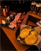 Gnocco fritto con salumi e formaggi